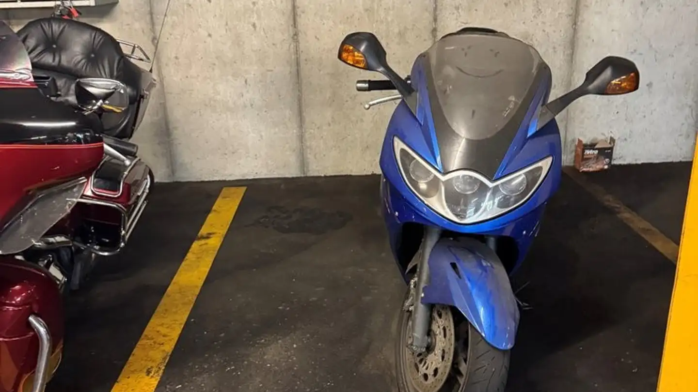 Überdachter Motorradparkplatz mieten - Schachenweidstrasse 105, 6030 Ebikon