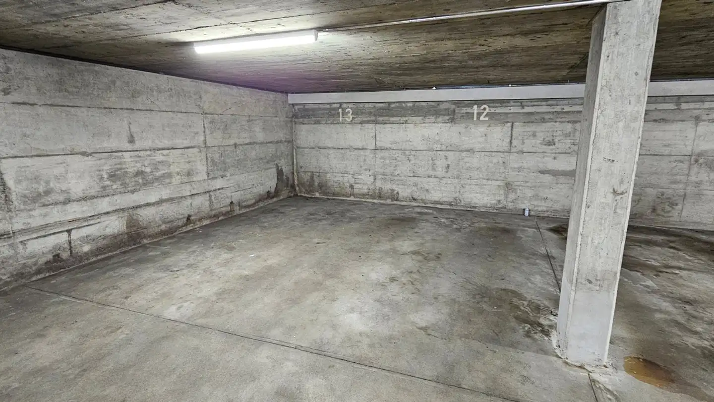 Place de parking souterraine à louer - Brachmattstrasse 17a, 2555 Brügg BE