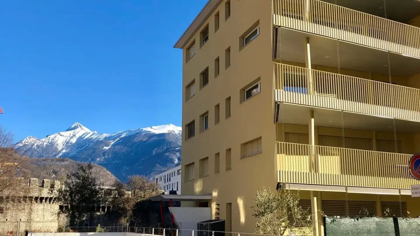 Place de parking souterraine à louer - 6503 Bellinzona