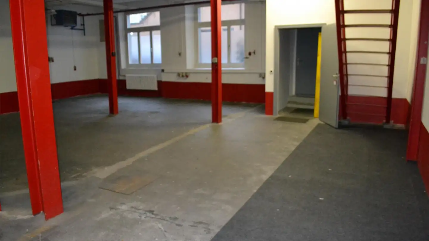 Commercial à louer - Seestrasse 3, 6052 Hergiswil NW