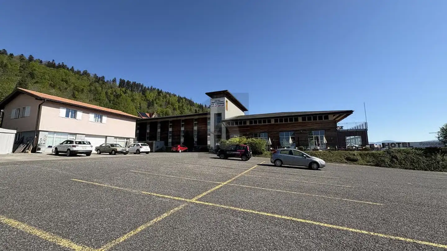 Commercial for sale - 2043 Boudevilliers