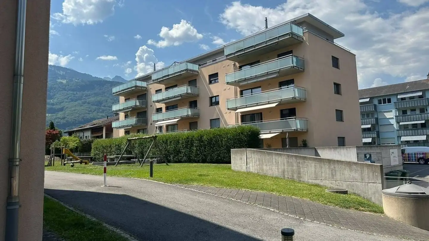 Tiefgaragenstellplatz mieten - Guschastrasse 35, 9475 Sevelen