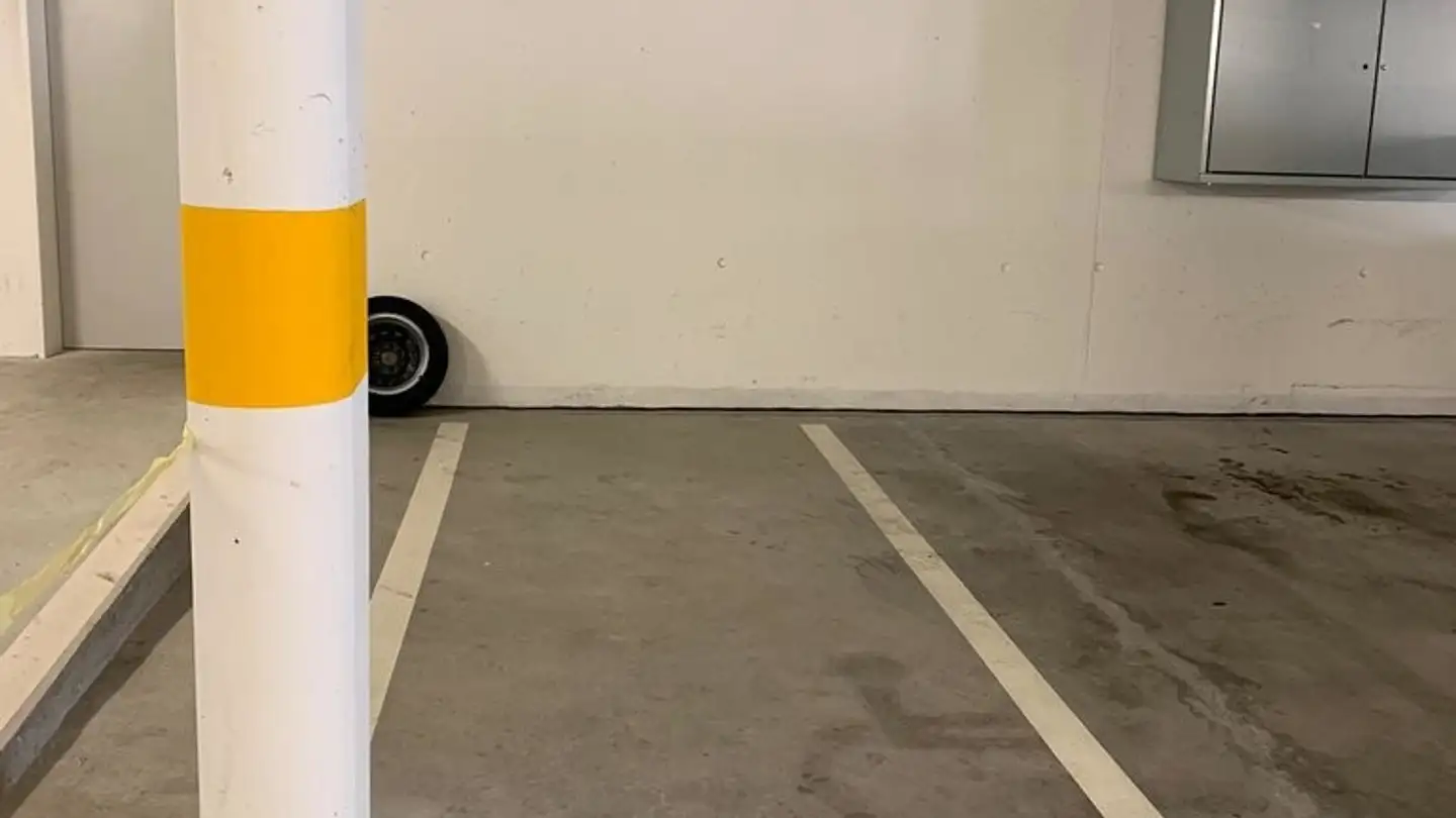 Überdachter Motorradparkplatz mieten - Zugerstrasse 16, 6030 Ebikon - Foto 3