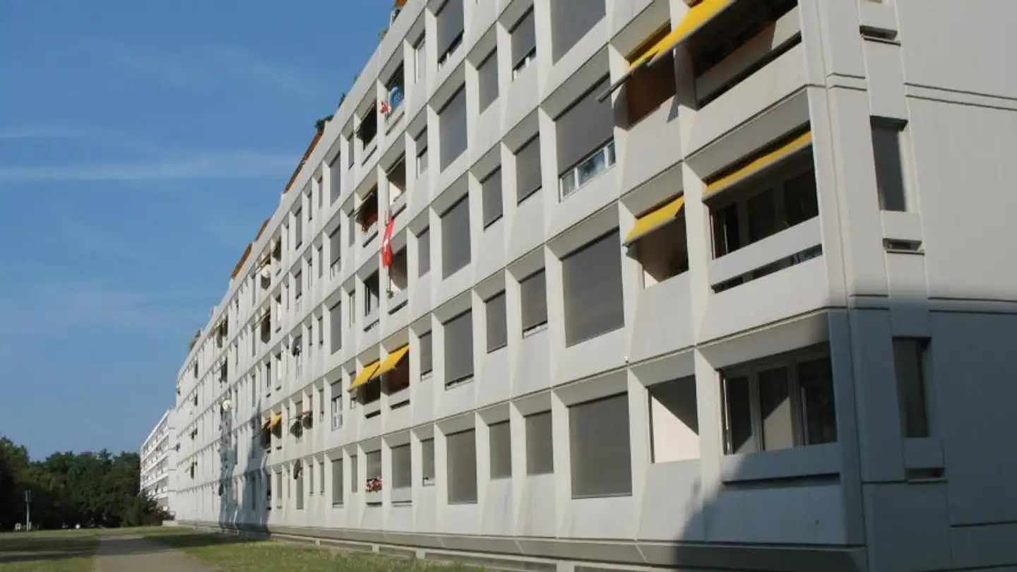 Überdachter Motorradparkplatz mieten - Rue De La Prulay, 1217 Meyrin