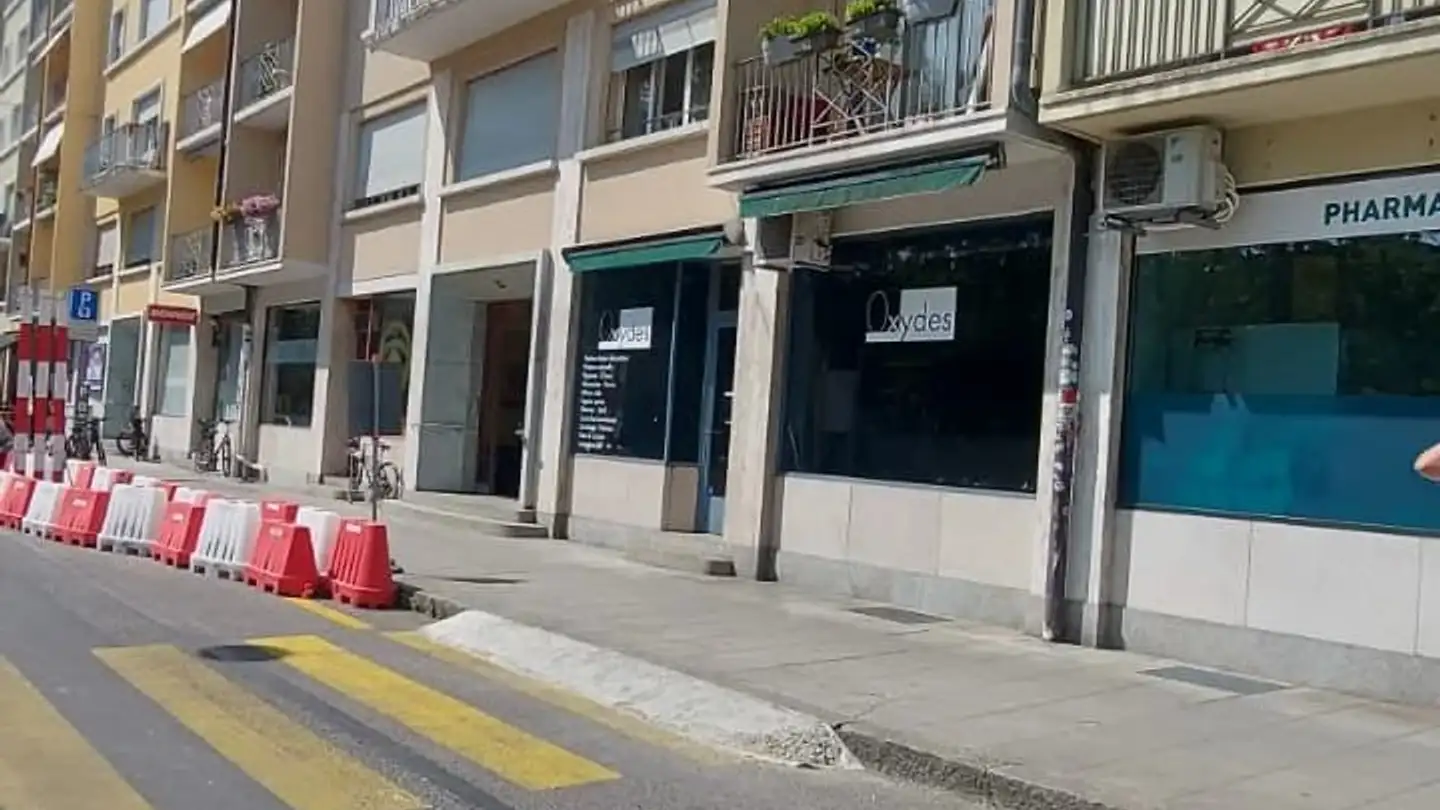 Shop for rent - Quai Du Cheval-Blanc 22, 1227 Les Acacias