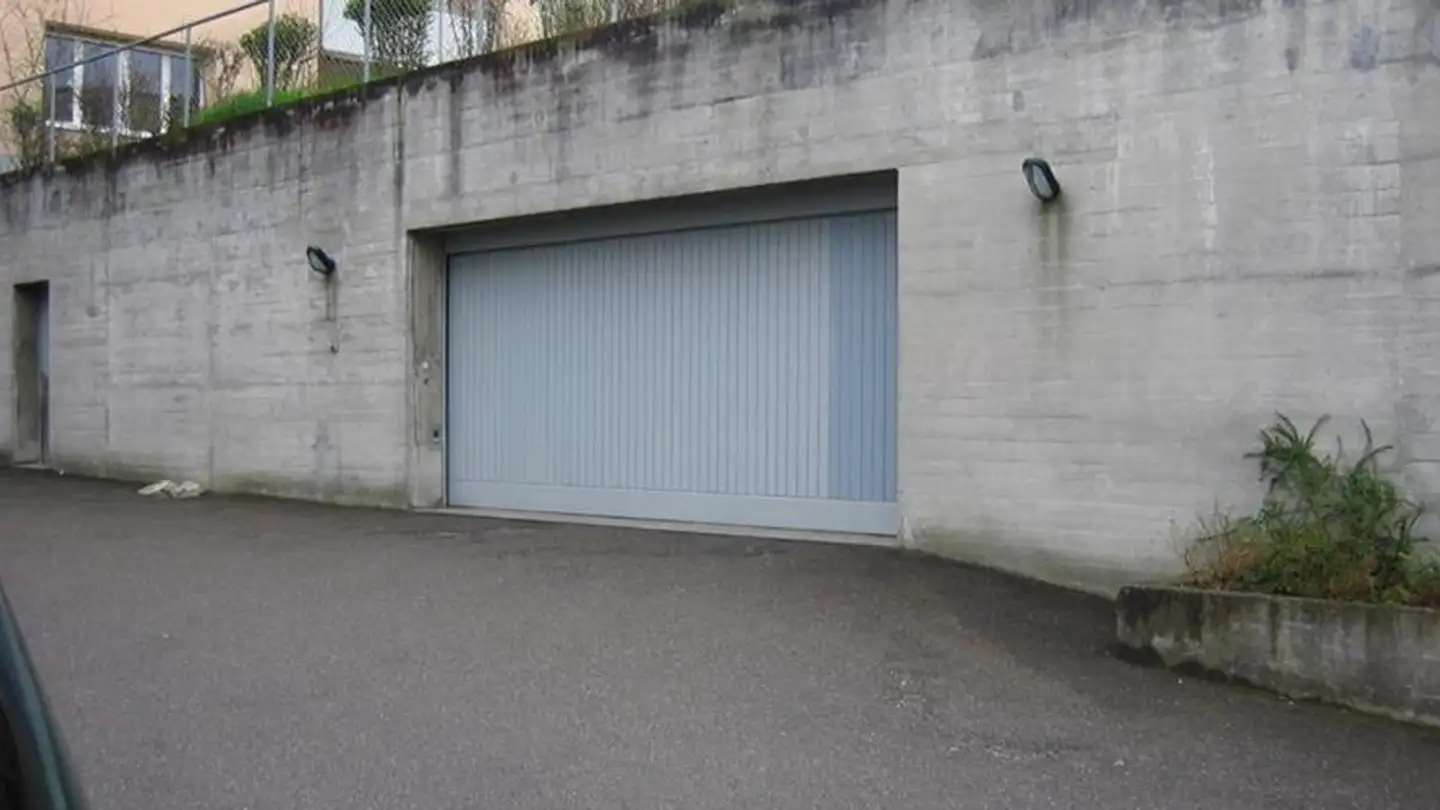 Indoor motorbike parking space for rent - Wollmattweg 2, 4143 Dornach