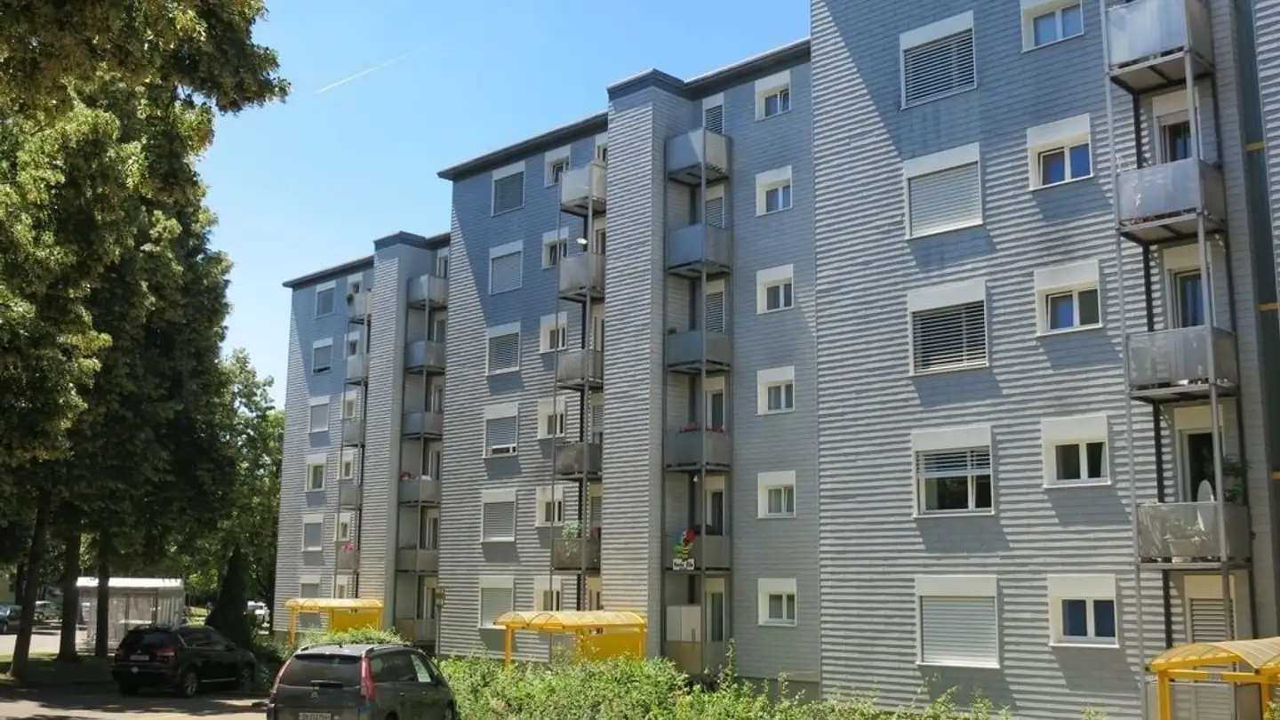 Überdachter Motorradparkplatz mieten - Sunnebüelstrasse 19, 8604 Volketswil