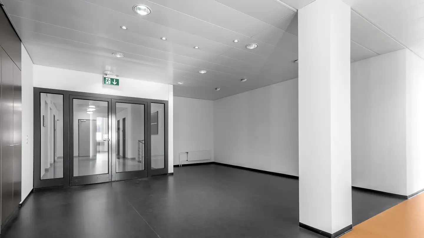 Commercial for rent - Hagenholzstrasse 111, 8050 Zürich