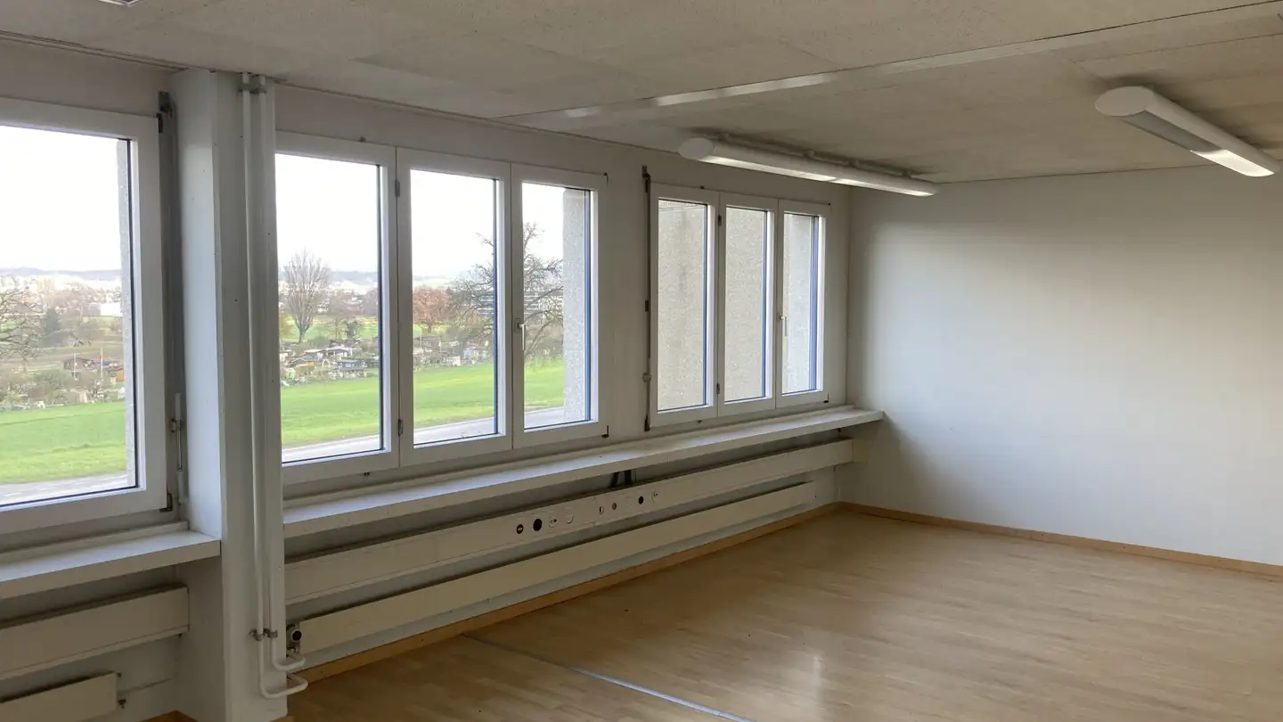 Bürofläche mieten - Bruggacherstrasse 18, 8117 Fällanden - Foto 2