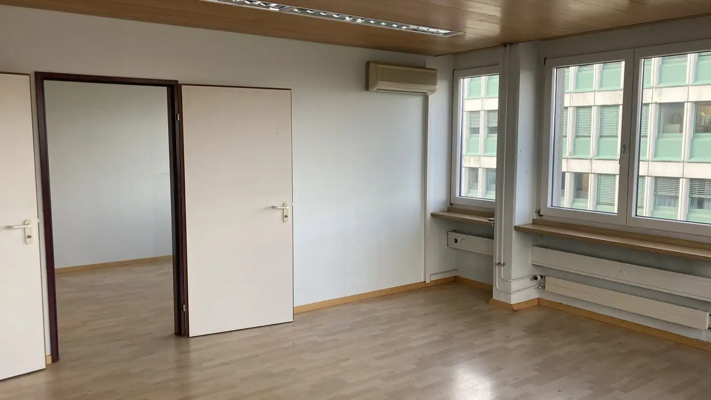 Bürofläche mieten - Bruggacherstrasse 18, 8117 Fällanden - Foto 4