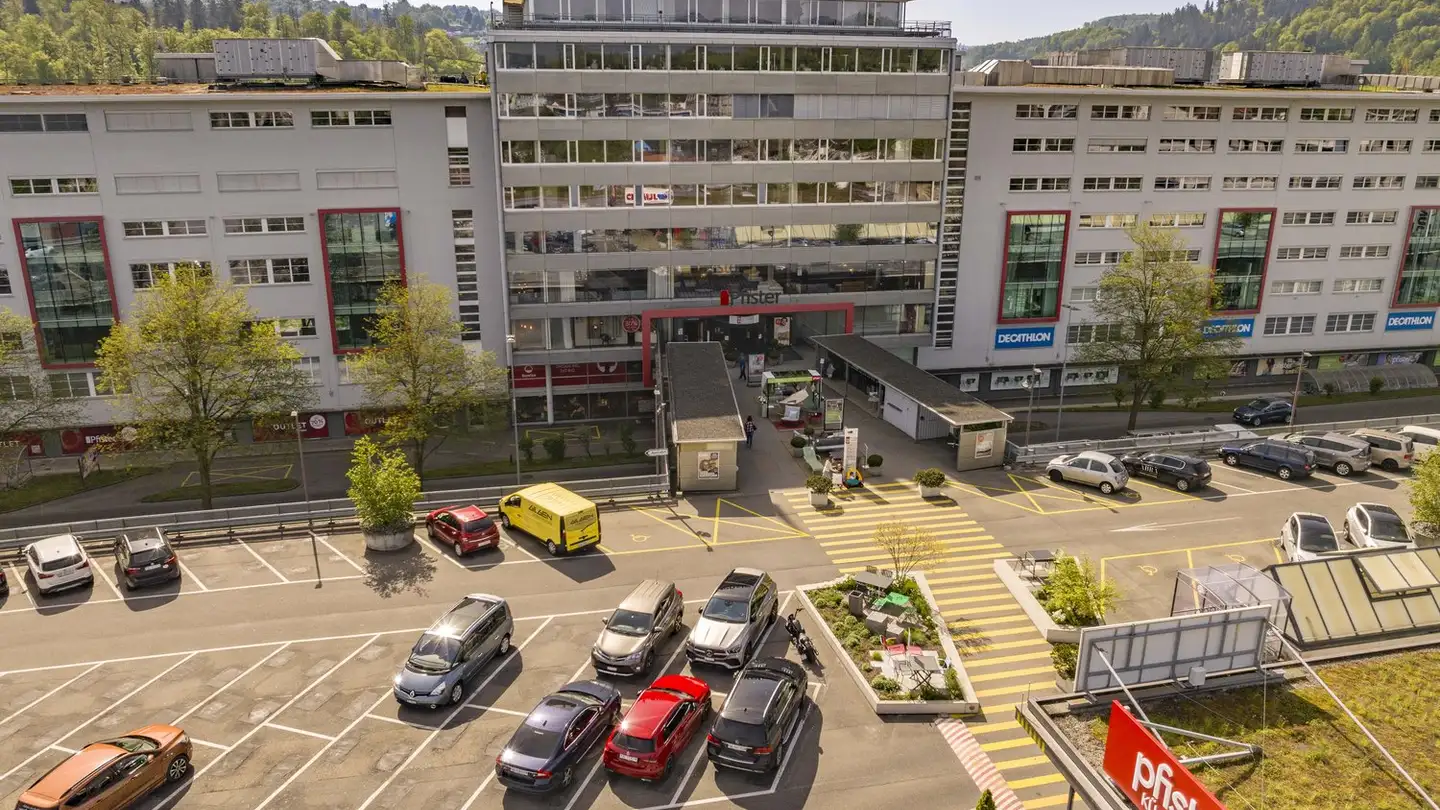 Einkaufszentrum mieten - Bernstrasse Ost 49, 5034 Suhr
