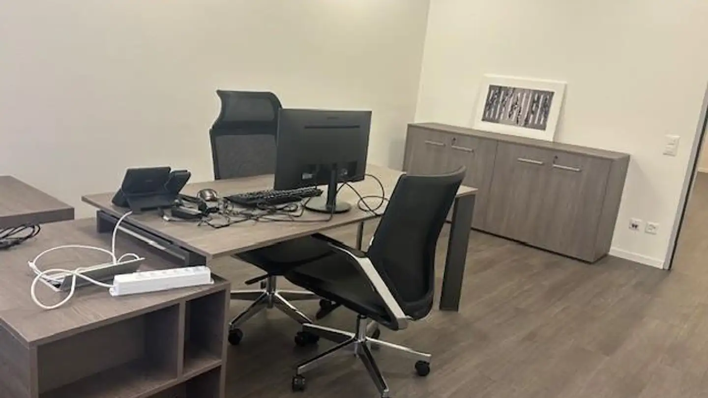 Office space for rent - 6900 Paradiso - Photo 2