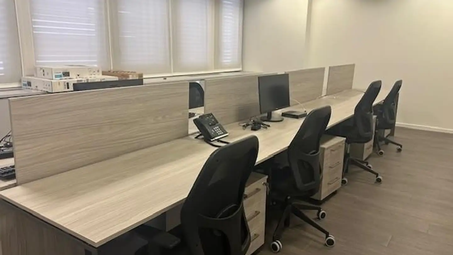 Office space for rent - 6900 Paradiso - Photo 4