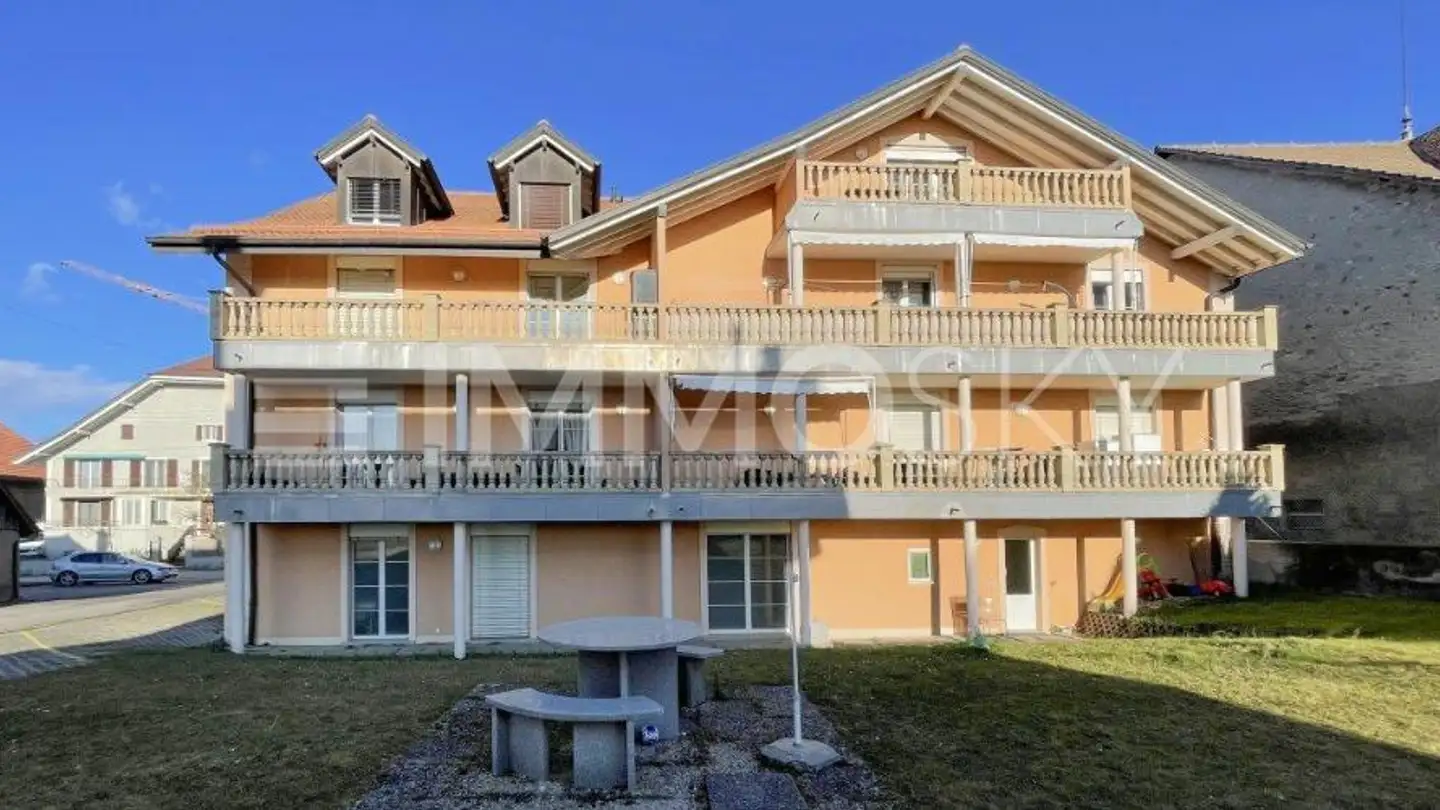 Mixed-use building for sale - 1433 Suchy