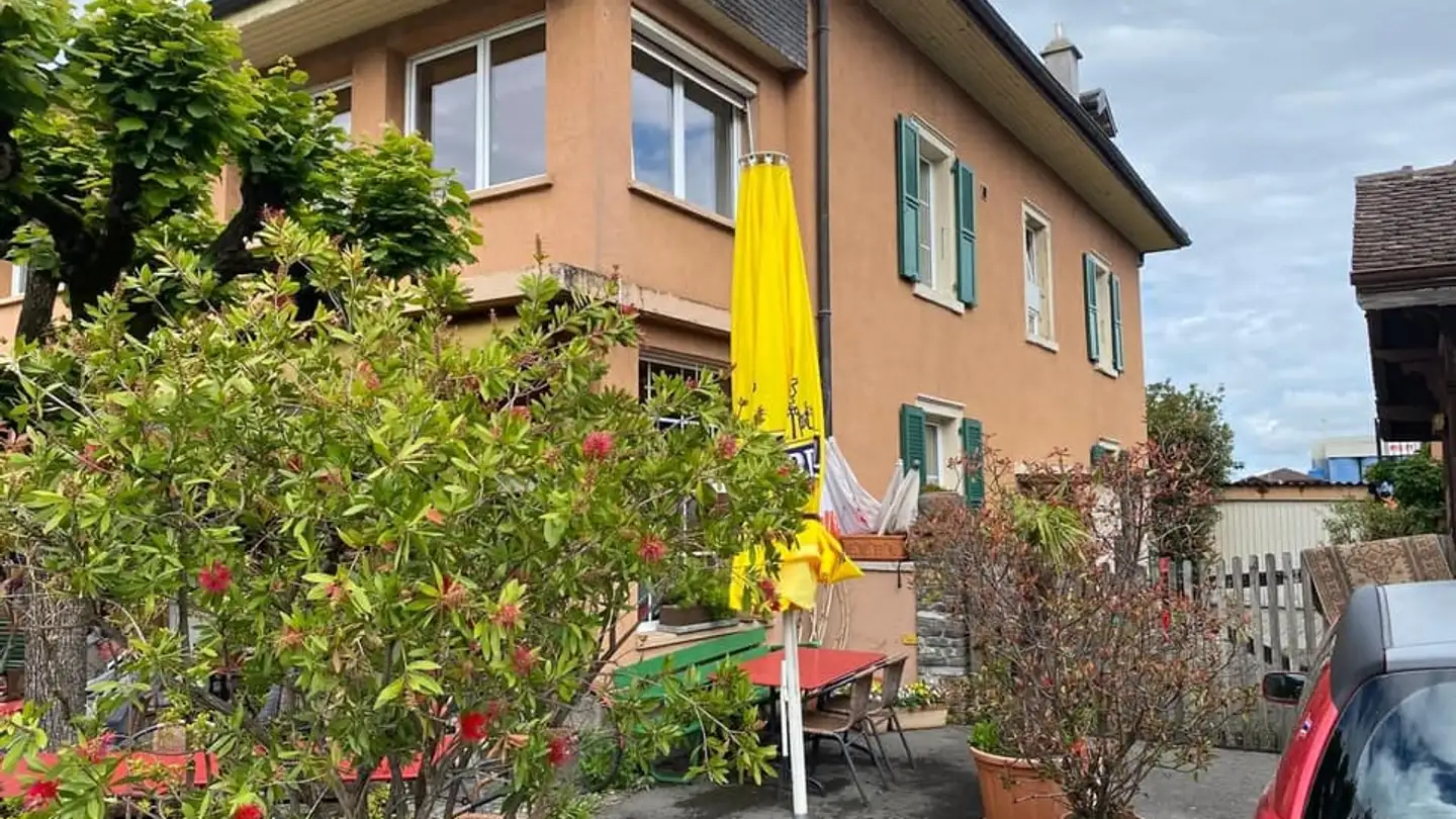 Residential building for sale - 1880 Bex