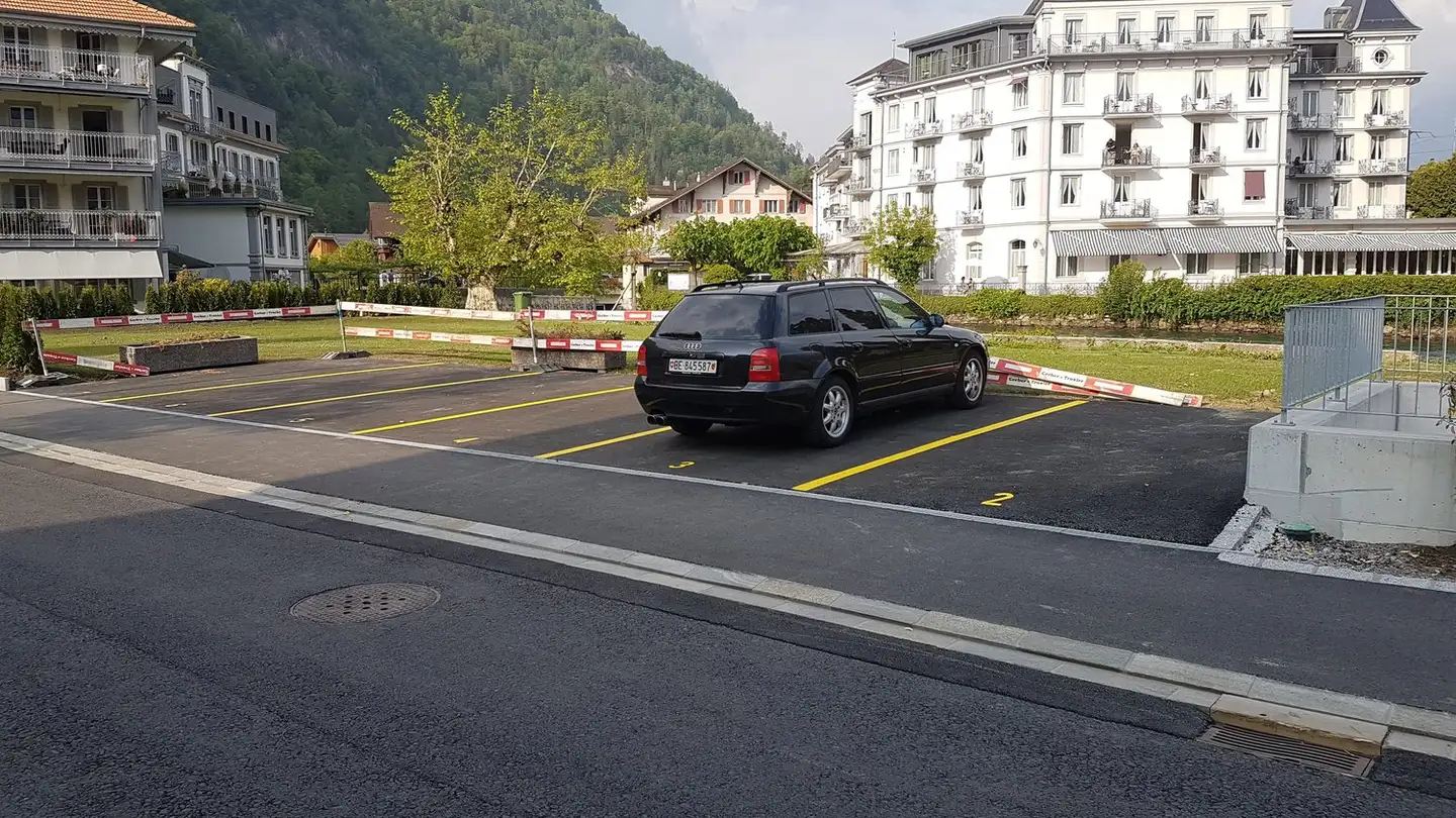 Parcheggio esterno in affitto - Aarestrasse 7a, 3800 Unterseen