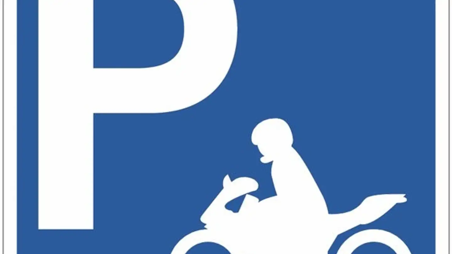 Indoor motorbike parking space for rent - Via San Giobbe 15, 6512 Giubiasco