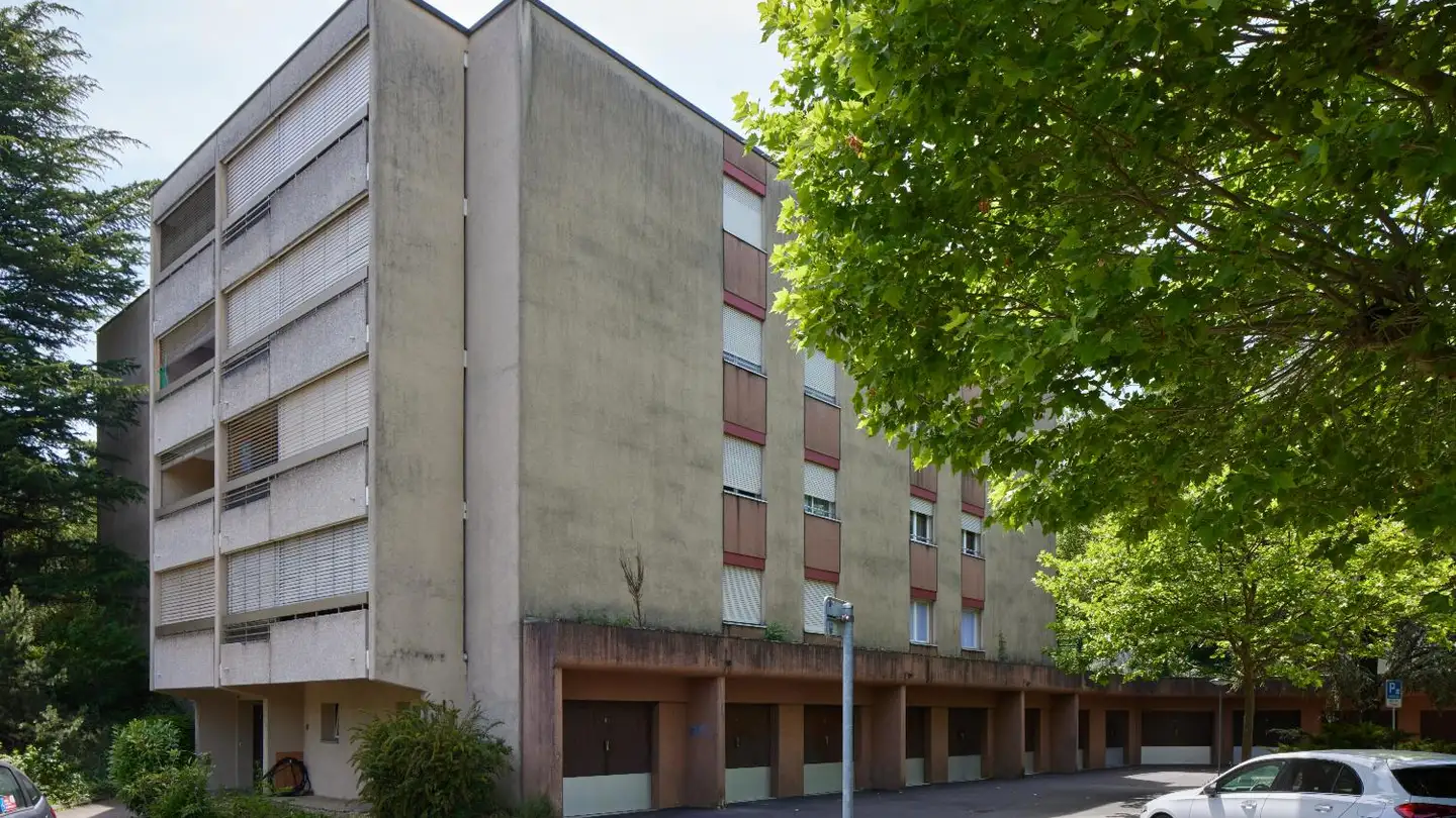 Outdoor parking space for rent - 1020 Renens VD