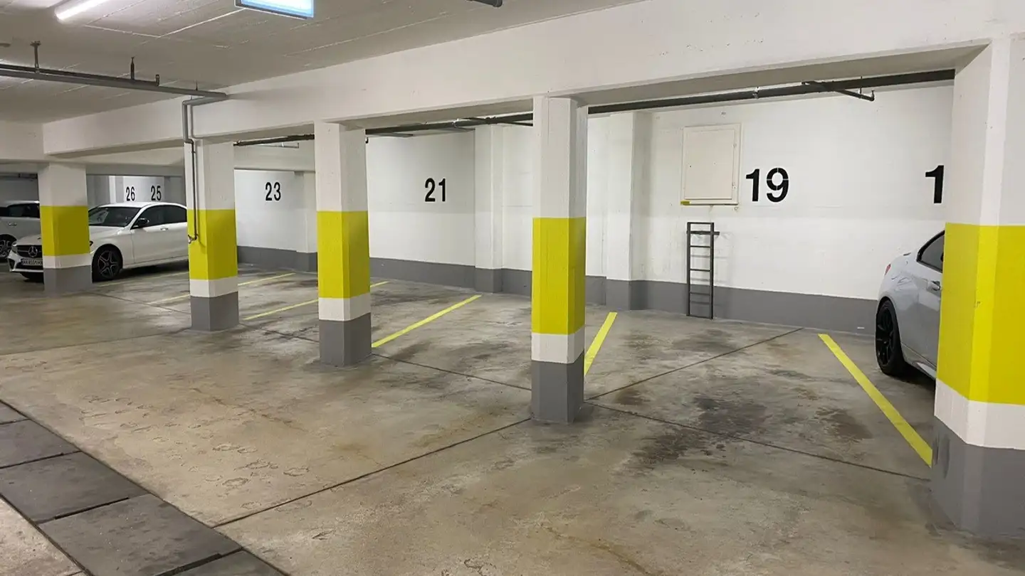 Parcheggio sotterraneo in affitto - Affolternstrasse 10, 8050 Zürich