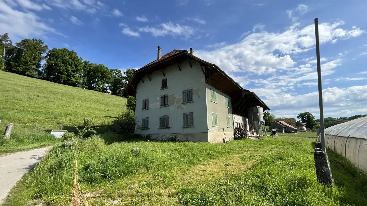 Single house for sale - 1529 Cheiry