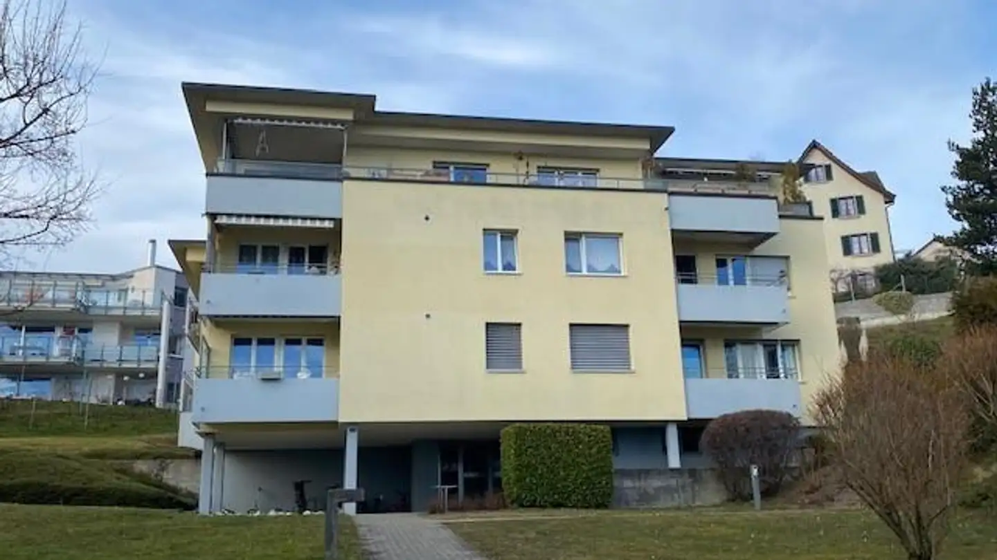 Tiefgaragenstellplatz mieten - Obere Chergerten 7, 8712 Stäfa