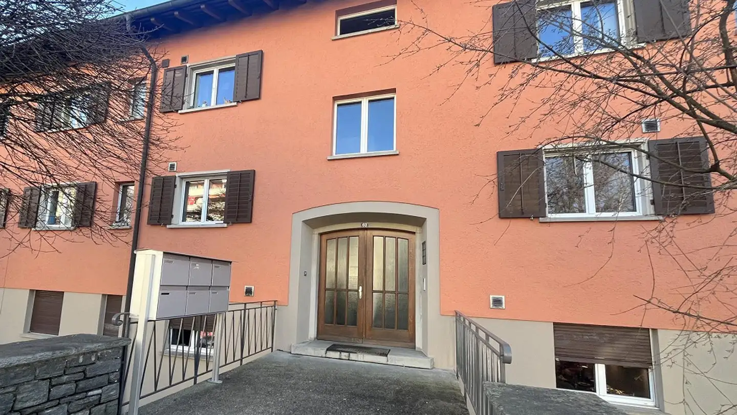 Überdachter Motorradparkplatz mieten - Schweizerhofweg 2, 8212 Neuhausen am Rheinfall