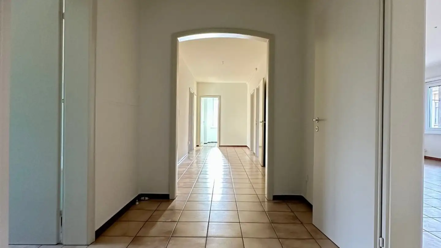 Commercial à louer - Via Gismonda 4, 6850 Mendrisio