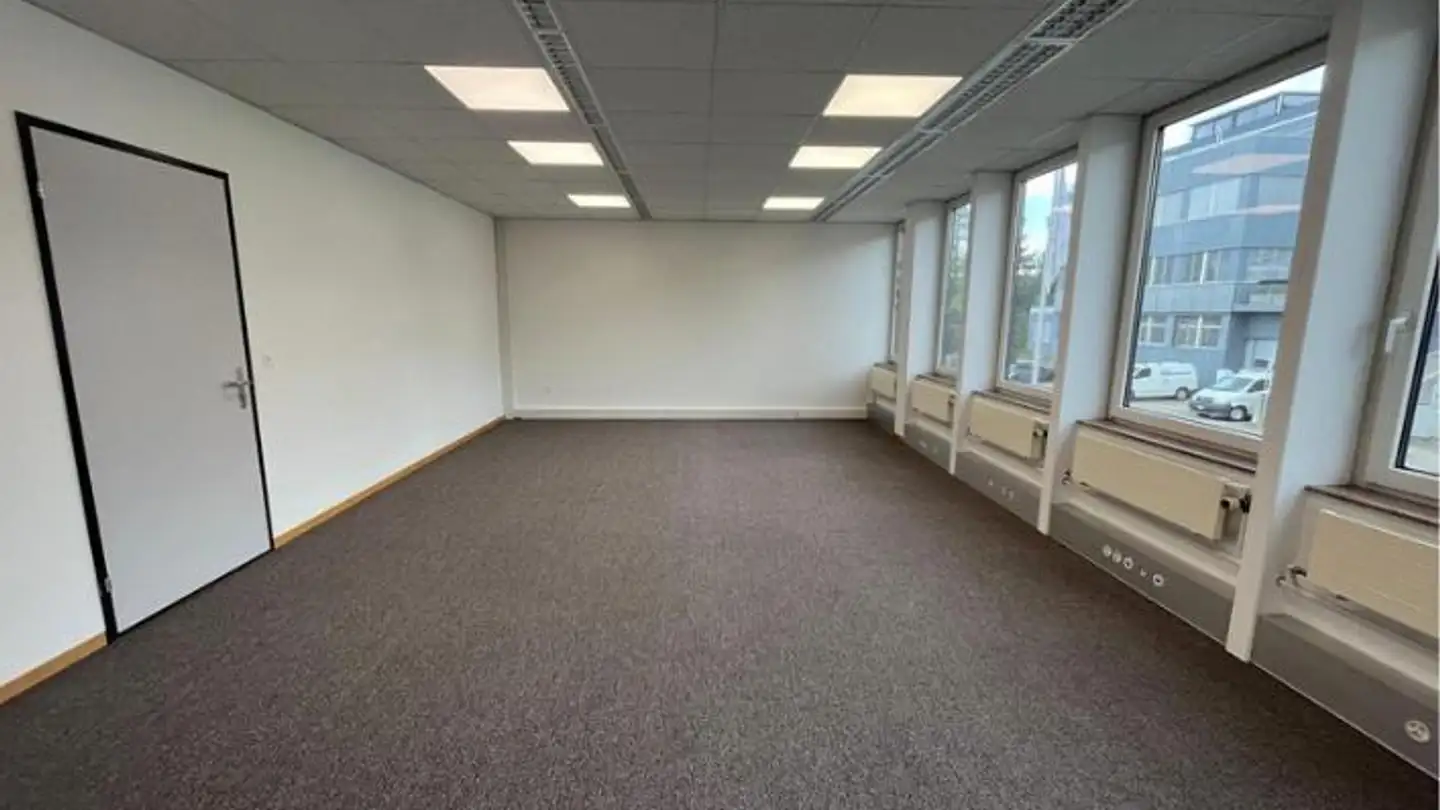 Spazio ufficio in affitto - Gewerbestrasse 14, 8155 Niederhasli - Photo 2