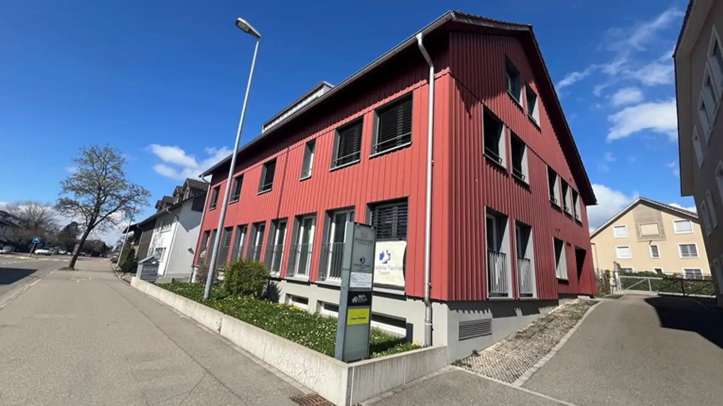 Place de parking extérieure à louer - Hochstrasse, 8330 Pfäffikon ZH