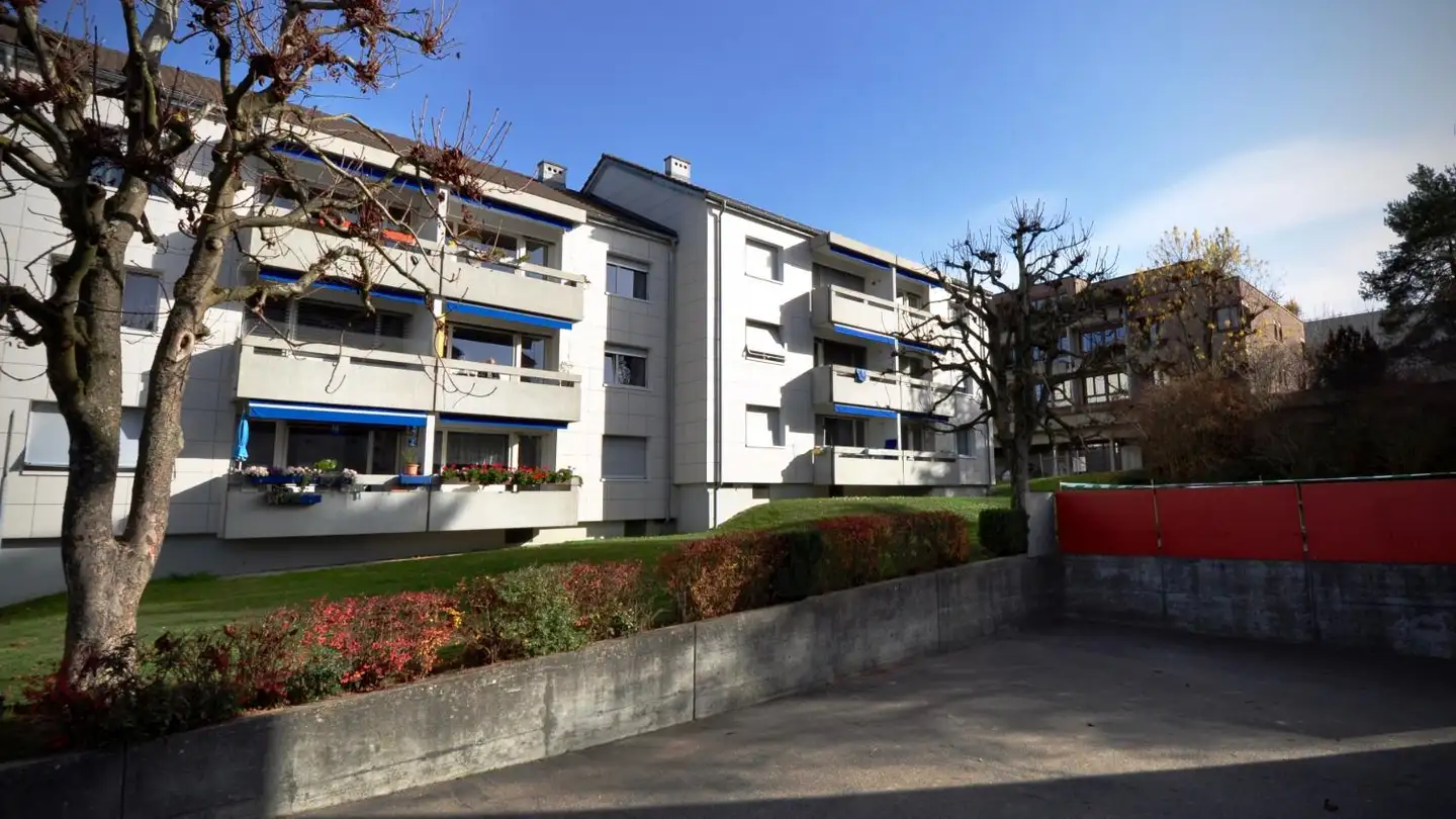 Place de parking extérieure à louer - 2563 Ipsach