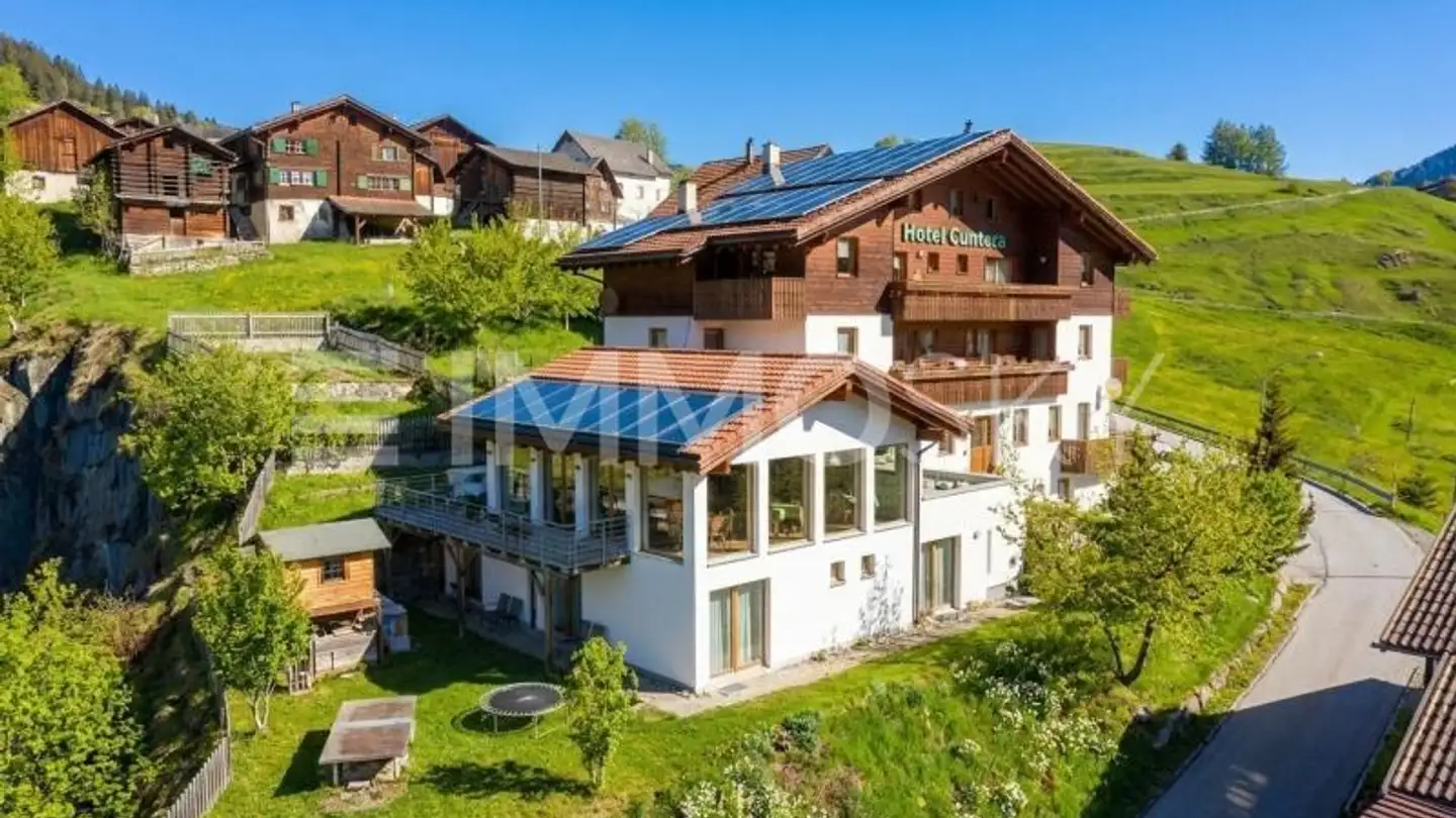 Residential building for sale - 7184 Curaglia