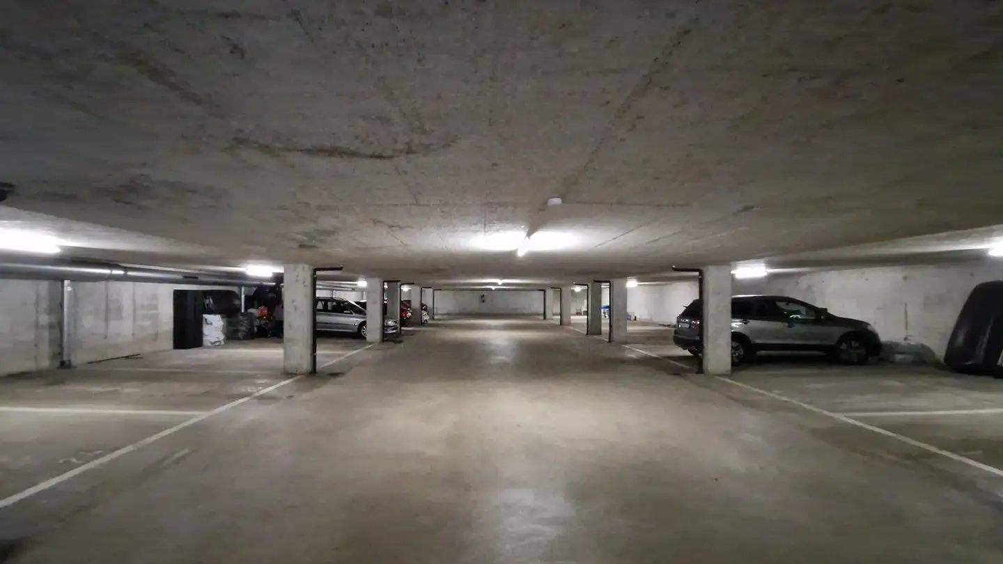 Place de parking souterraine à louer - Rue Le Corbusier 20, 2400 Le Locle