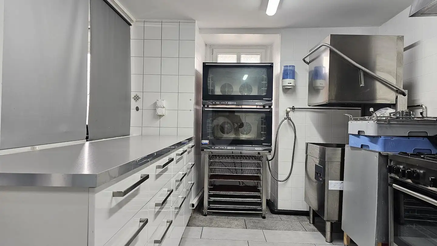 Mixed-use building for rent - 1920 Martigny