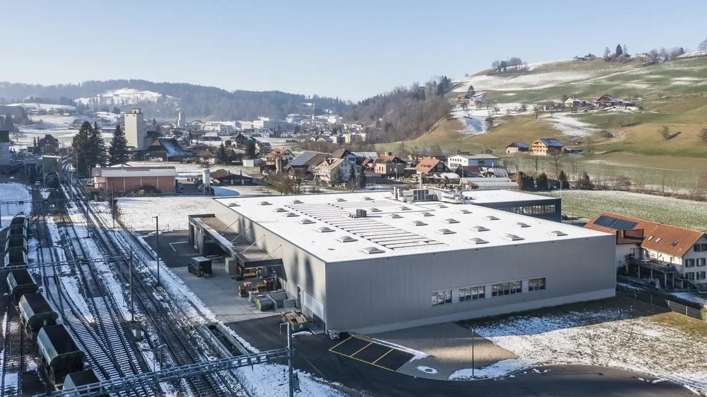 Gewerbe mieten - Luzernstrasse 32, 6144 Zell LU