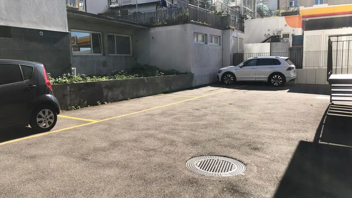 Place de parking extérieure à louer - Bellerivestrasse 213, 8008 Zürich
