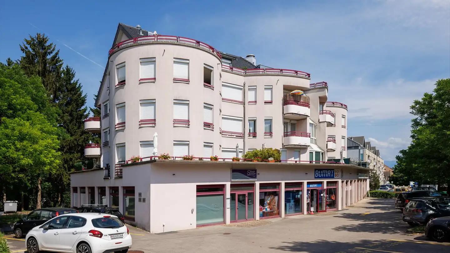 Place de parking souterraine à louer - 1196 Gland