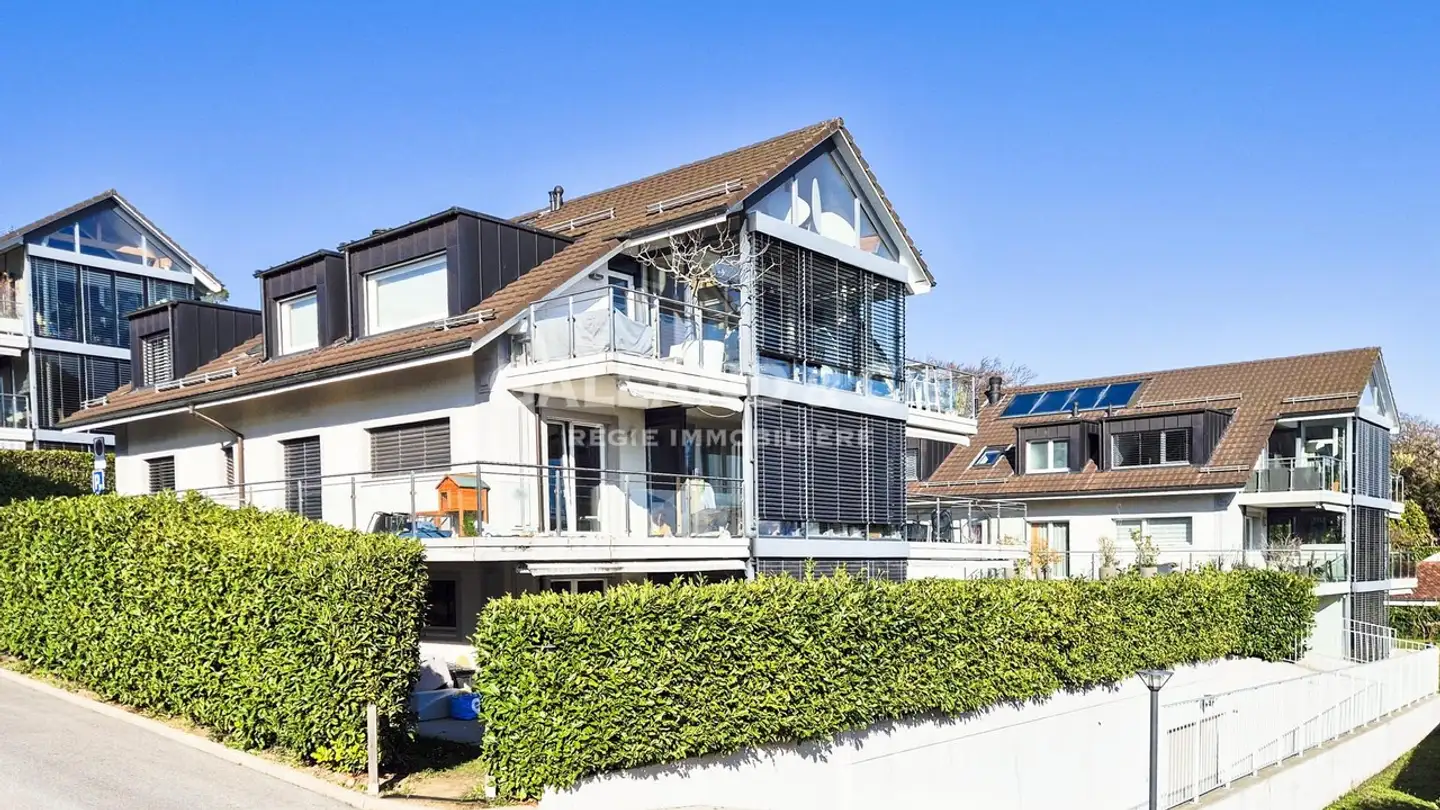 Covered parking space for rent - Chemin De La Reine Berthe 4, 1009 Pully
