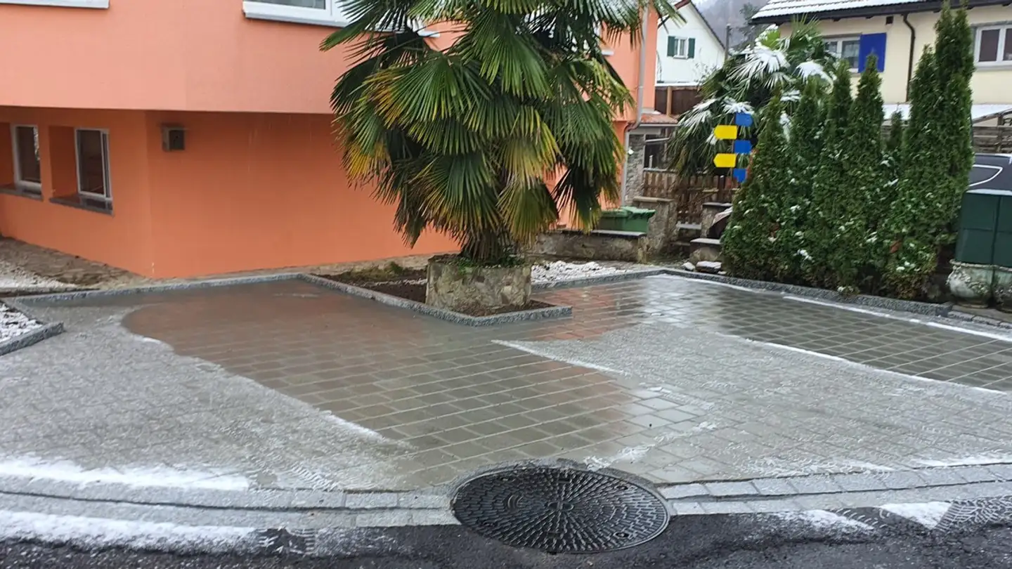 Place de parking extérieure à louer - 8807 Freienbach