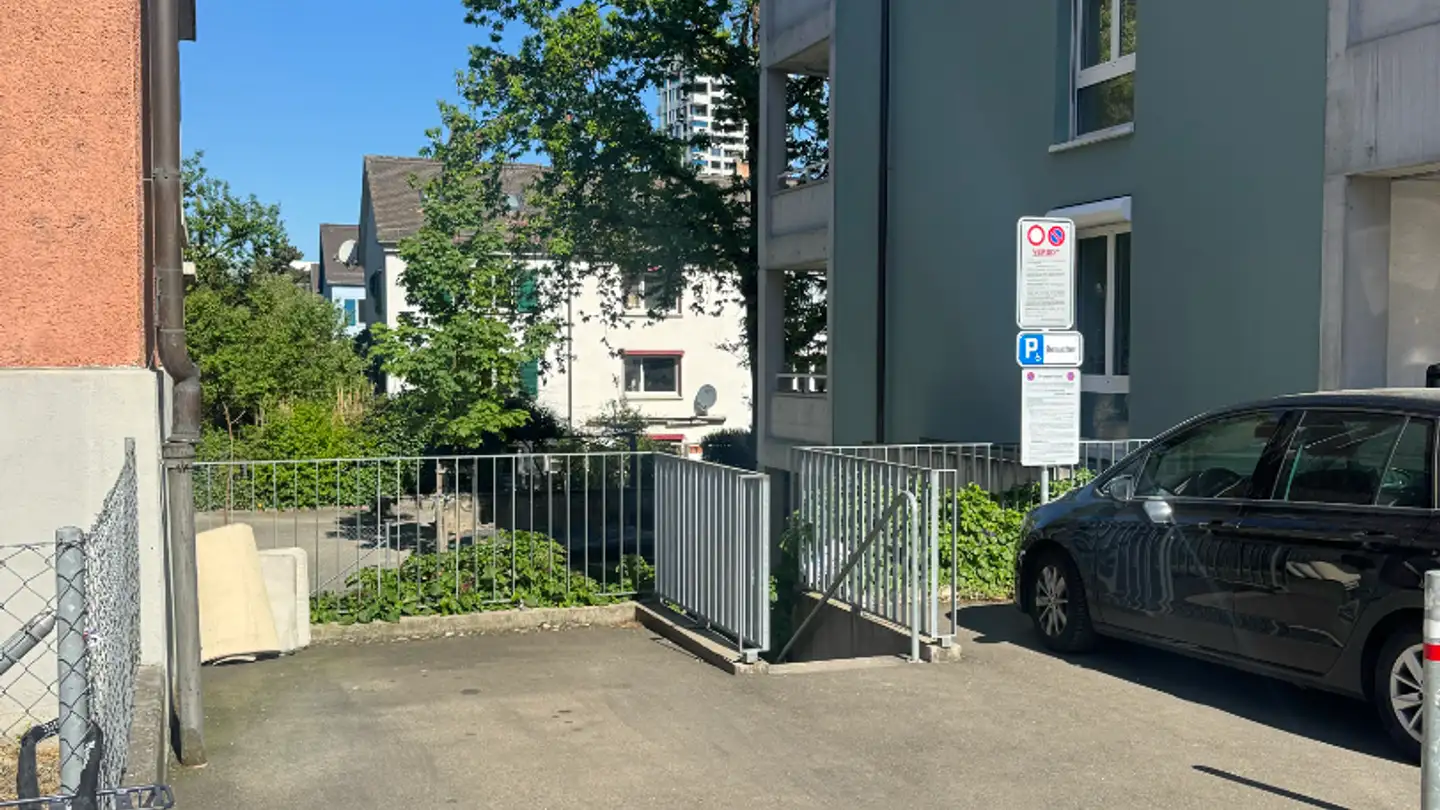 Outdoor parking space for rent - Freihofstrasse 38, 8048 Zürich