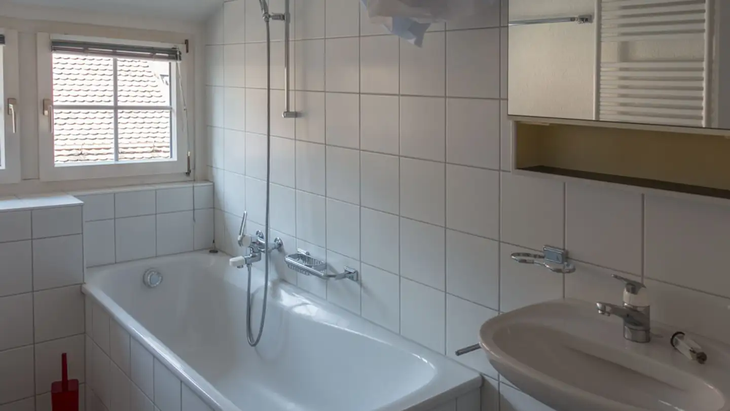 Attic flat for rent - Bahnhofstrasse 10, 8752 Näfels - Photo 2