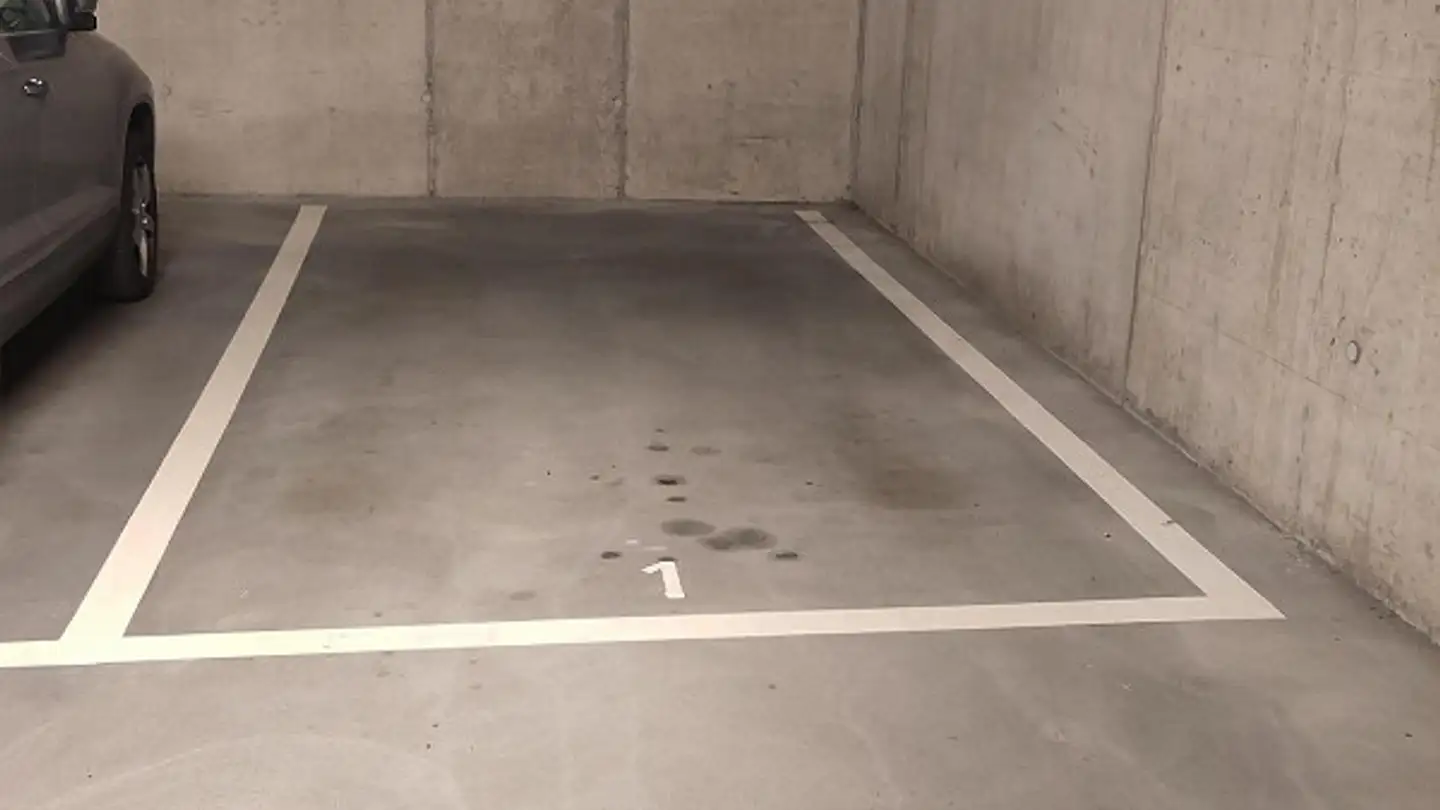 Place de parking souterraine à louer - Grüneggweg 10, 6280 Hochdorf