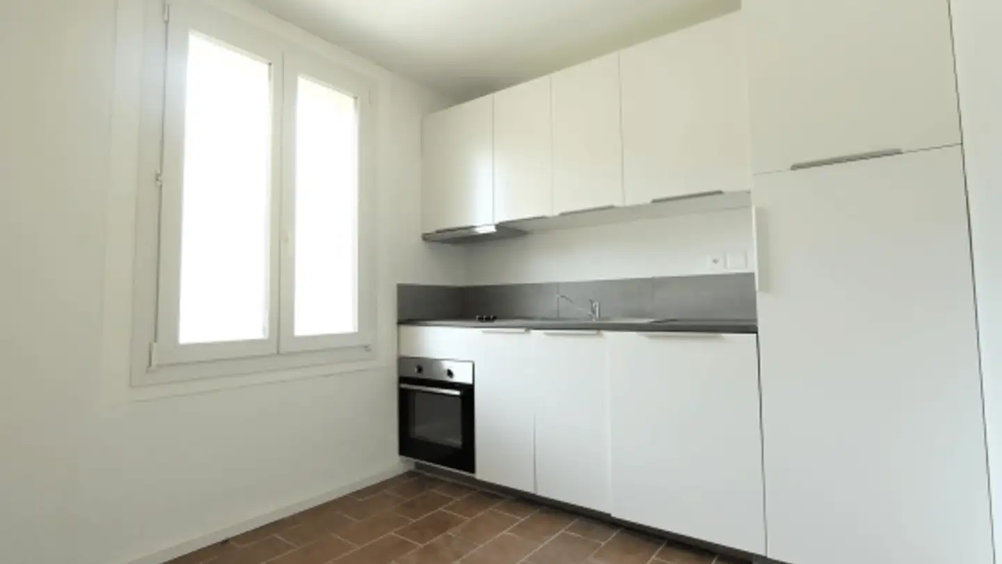 Edificio residenziale in vendita - 2068 Hauterive NE - Photo 3