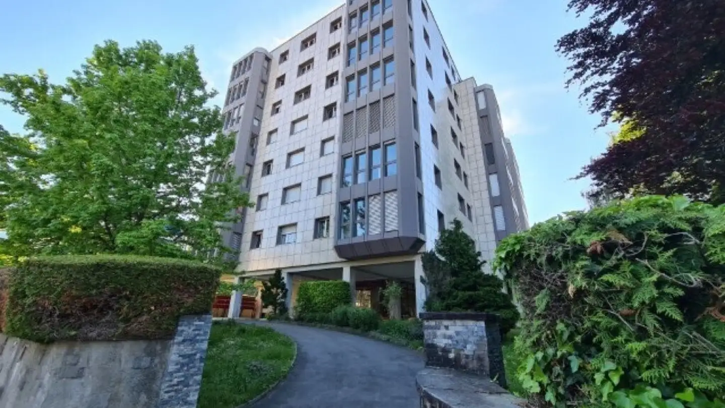 Outdoor parking space for rent - Avenue Des Baumes 2, 1814 La Tour-de-Peilz