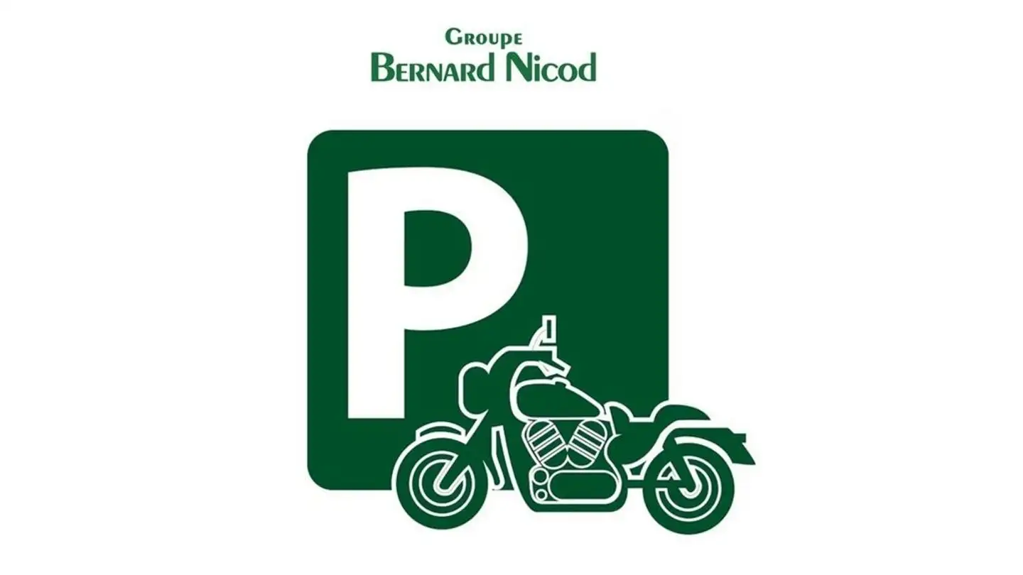 Outdoor motorbike parking space for rent - Chemin Du Milieu 77, 1920 Martigny