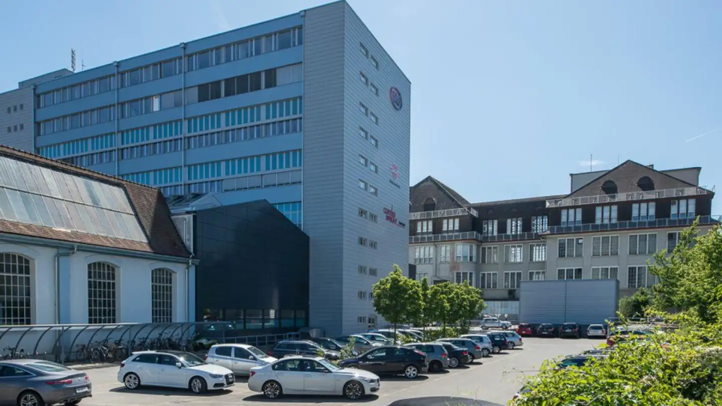 Place de parking extérieure à louer - Badstrasse 5, 8212 Neuhausen am Rheinfall