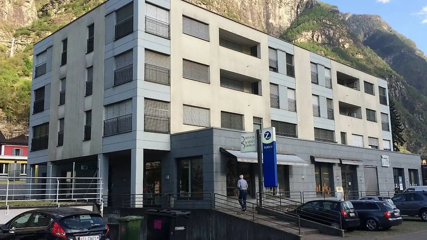 Commercial à louer - Via Stefano Franscini 6, 6710 Biasca