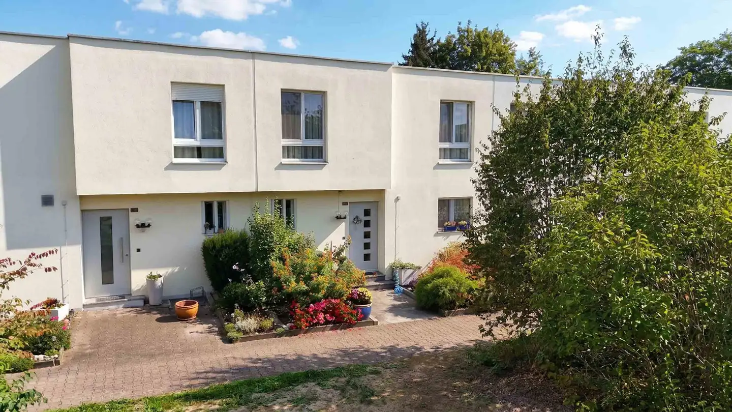 Stepped house for sale - 4147 Aesch BL