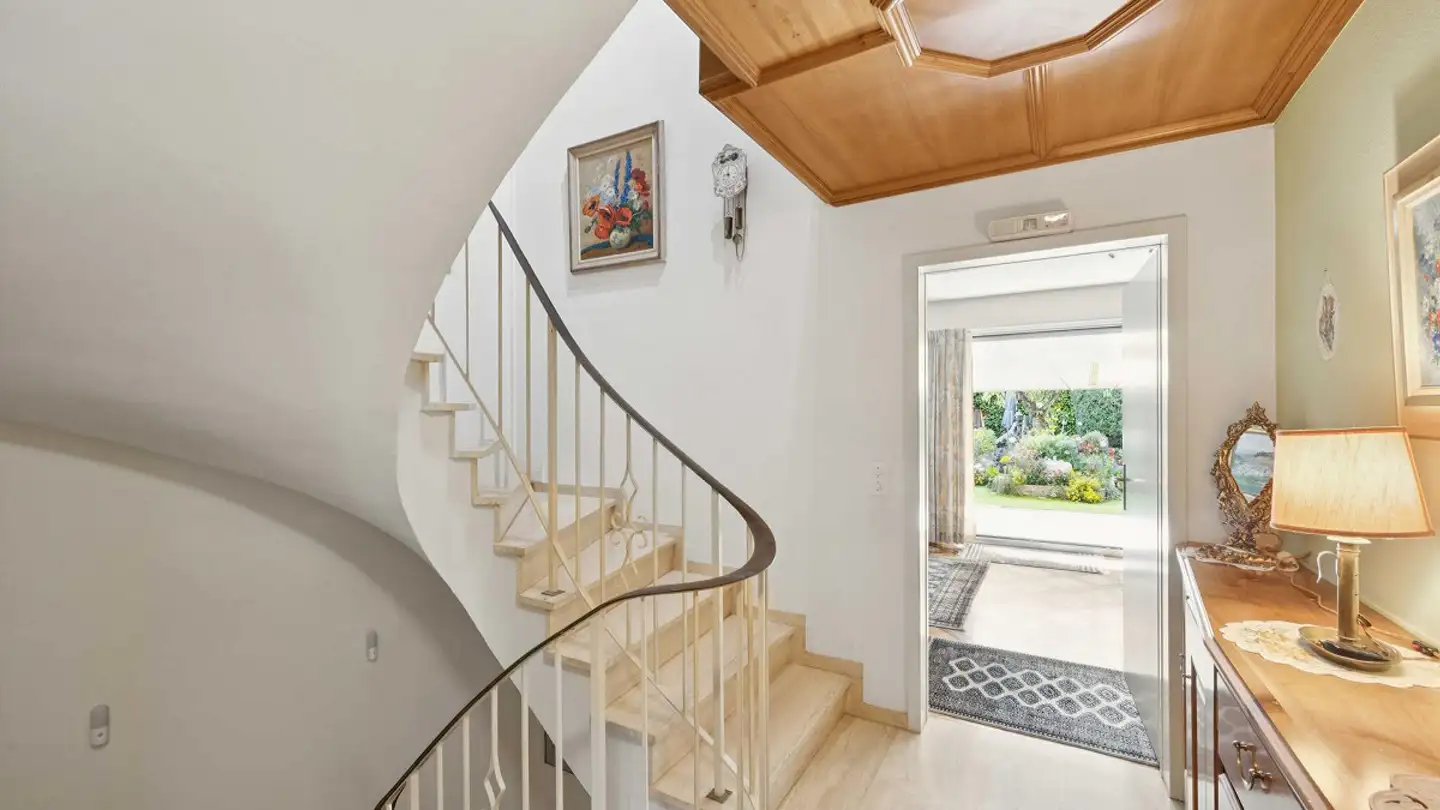 Stepped house for sale - 4147 Aesch BL - Photo 2