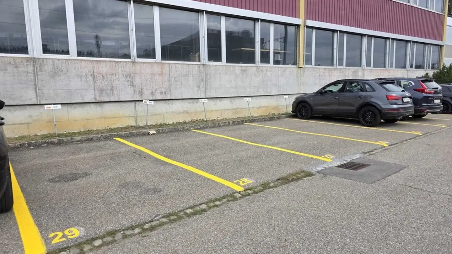 Parcheggio esterno in affitto - Boulevard Des Eplatures 39, 2300 La Chaux-de-Fonds