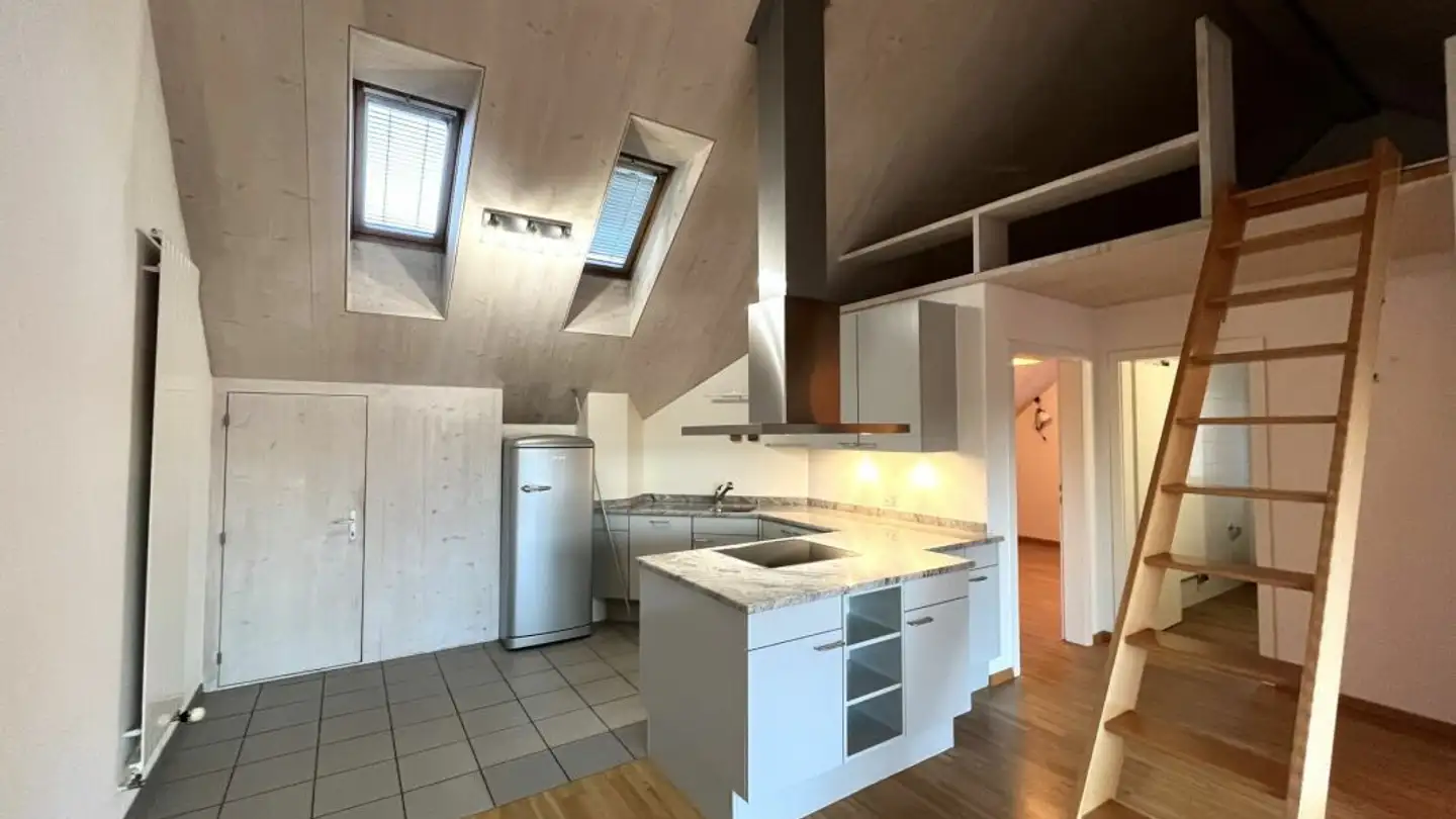 Attique à louer - Grüningerstrasse 11, 8624 Grüt (Gossau ZH) - Photo 2